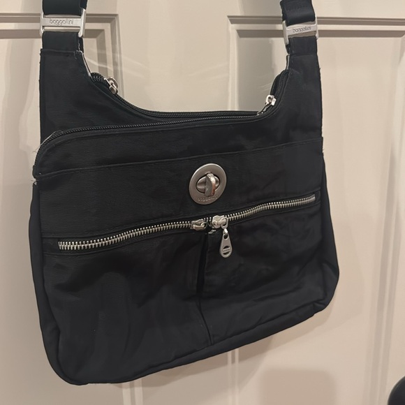 Baggallini Crossbody Purse - Picture 2 of 8
